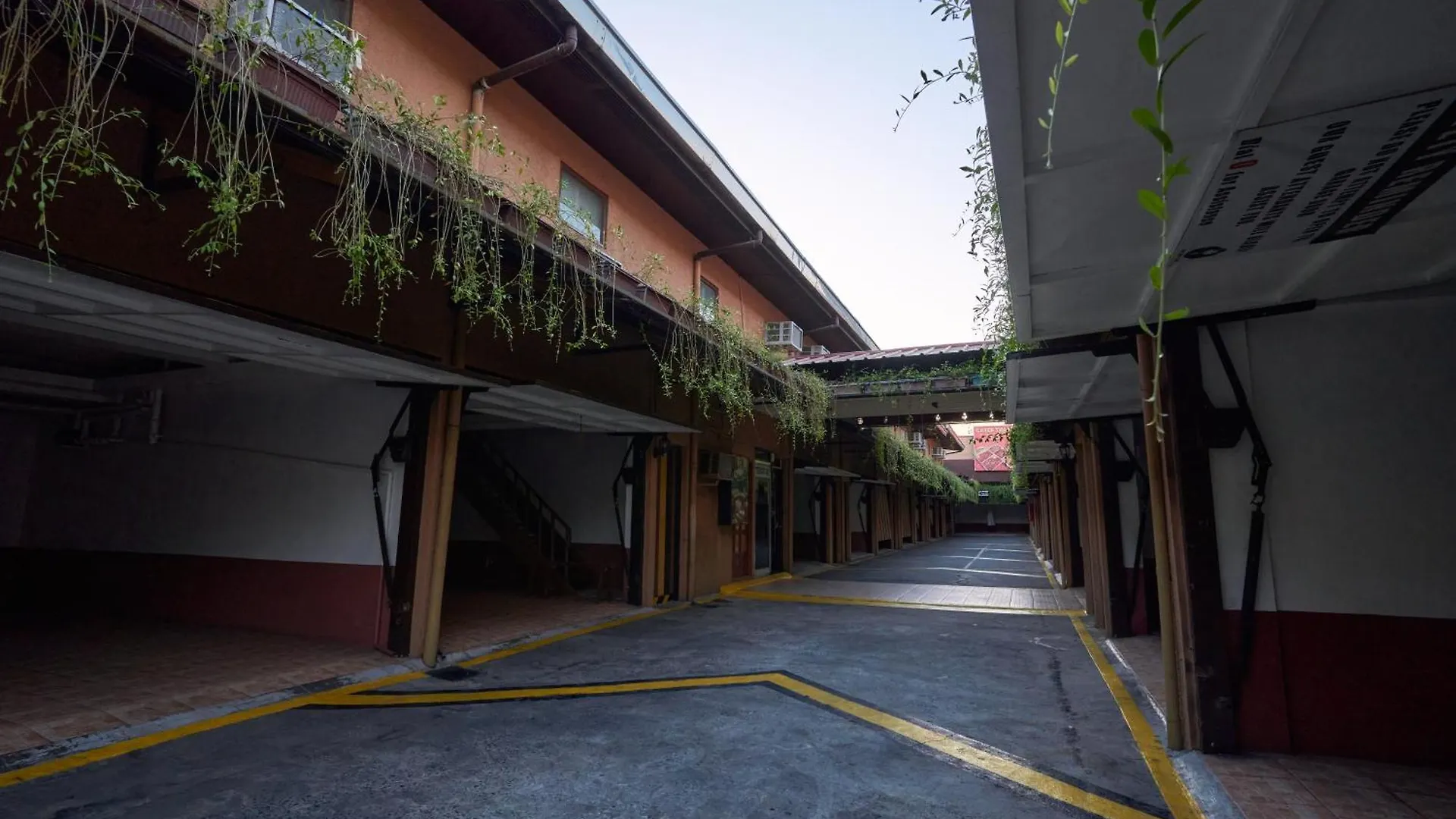 Victoria Court Las Pinas Manila Hotell