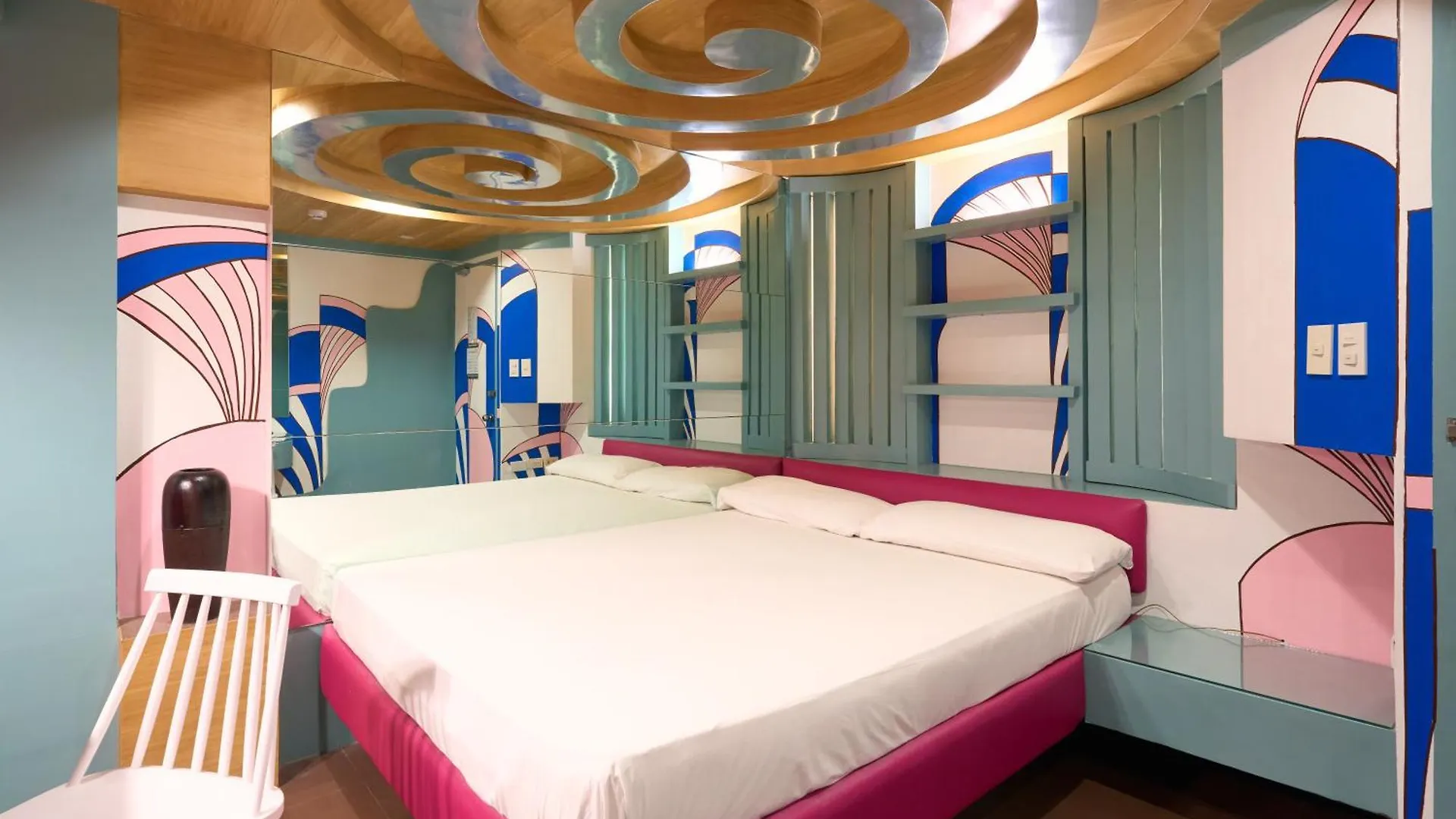 Hotel Victoria Court Las Pinas