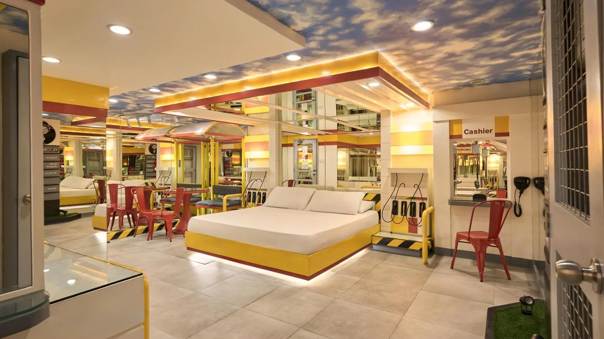 *** Hotel Victoria Court Las Pinas Manila Philippines